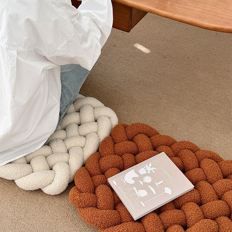 纯手工编织方便面抱枕客厅装饰北欧简约羊羔绒靠枕泰迪绒时尚坐垫产品图