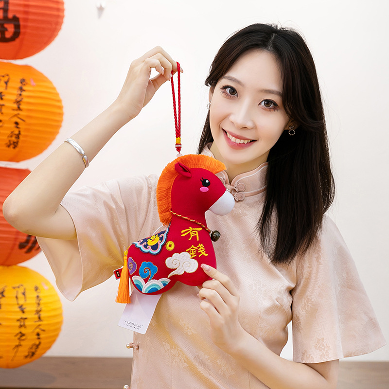 2026年马年吉祥物公仔国潮民俗花布马玩偶布艺马娃娃毛绒玩具礼物产品图