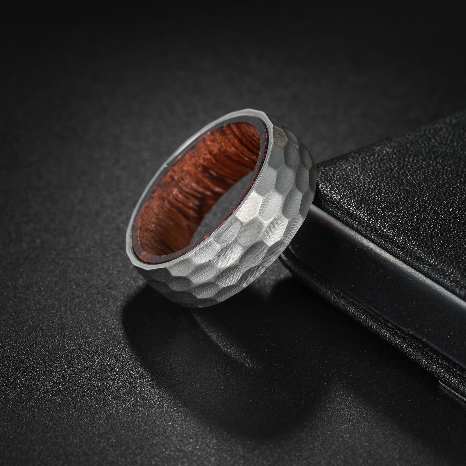 A new 8mm titanium steel jewelry piece with a hammered inner ring and pear wood inlay for men on Amazon's popular European and American products Specification image