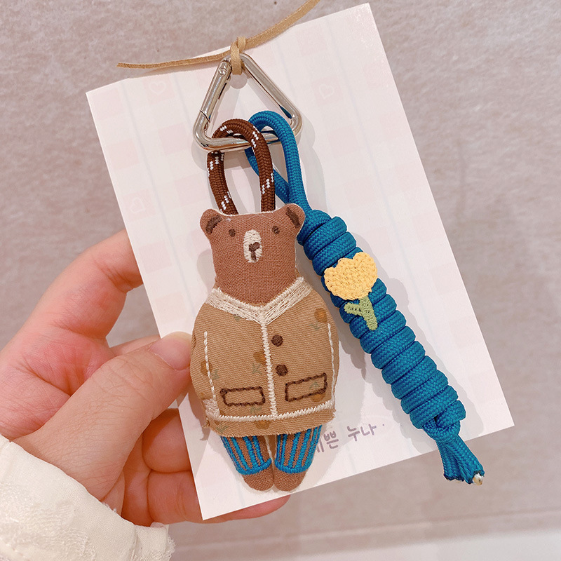 HD10290A06布艺森系玩偶车钥匙扣挂件文艺卡通公仔包挂饰手机挂链 Application Scenario