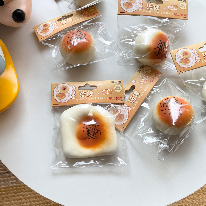 "Internet celebrity creative simulation cake, stress-relieving bread, kneading fun, prank and funny, venting ball, stress-relieving magic tool, children's toy. Application Scenario