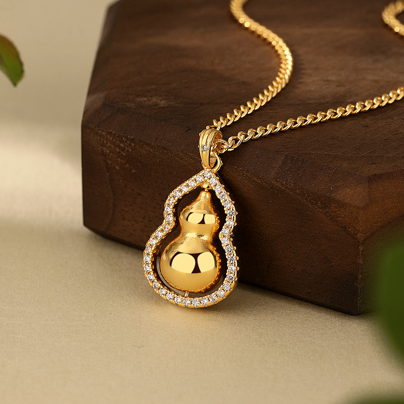 New Chinese-style necklace, gold-plated copper gourd pendant, simple yet elegant, ancient-style design, light luxury, fashionable and versatile necklace full figure