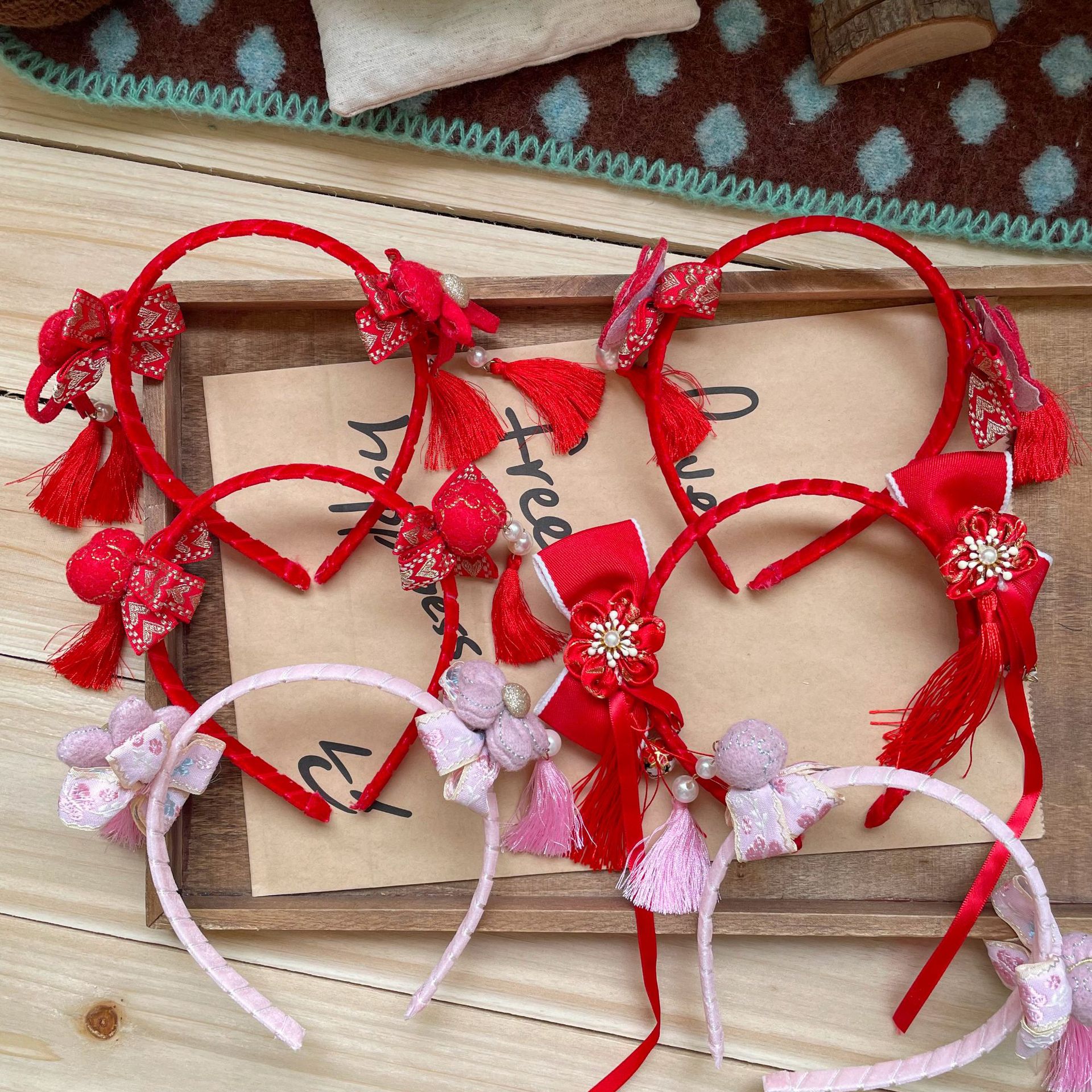 New Korean-style children's New Year edition Chinese-style pom-ball bow tassel headband with an atmosphere and decorative headband