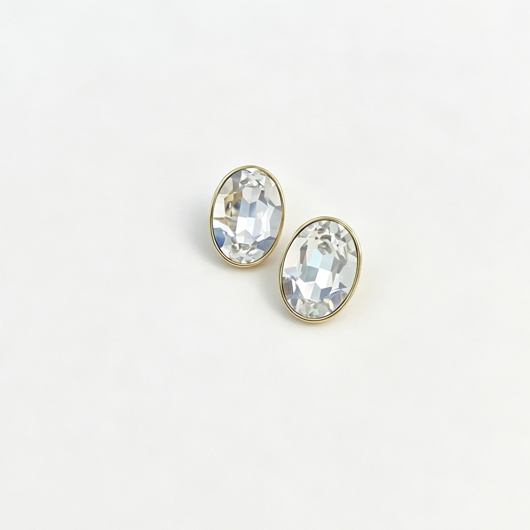 Wholesale of retro oval-cut large crystal ear studs, multi-color golden-edge water diamond ear rings, and versatile earrings with a light luxury atmosphere Item Picture