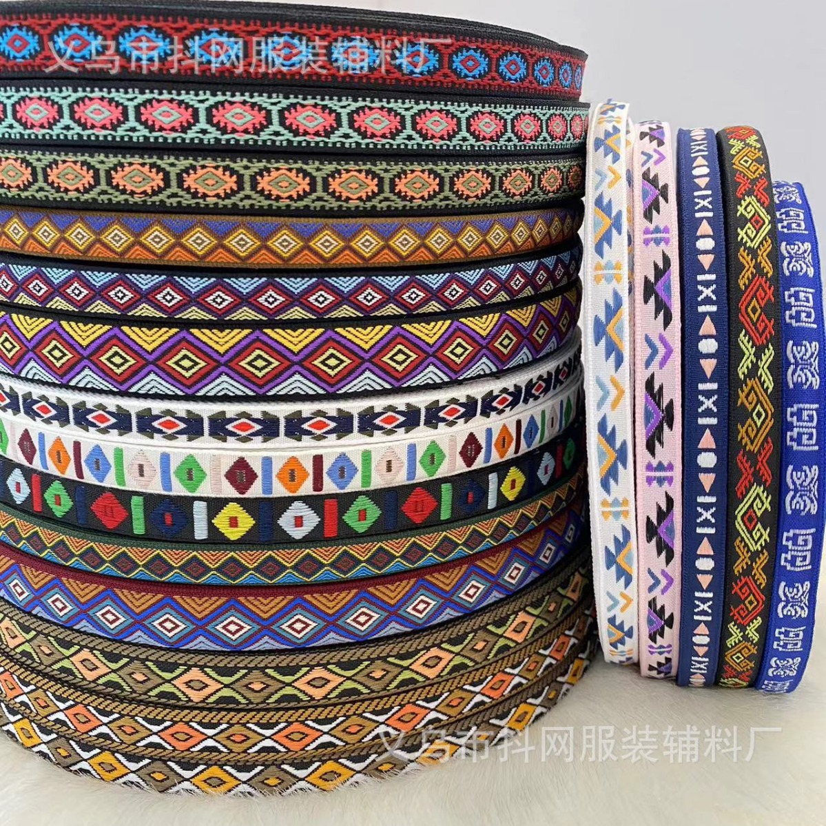 A wide variety of styles, large quantities in stock, ethnic-style jacquard embroidery webbing, performance costume accessories, gift boxes, packaging straps