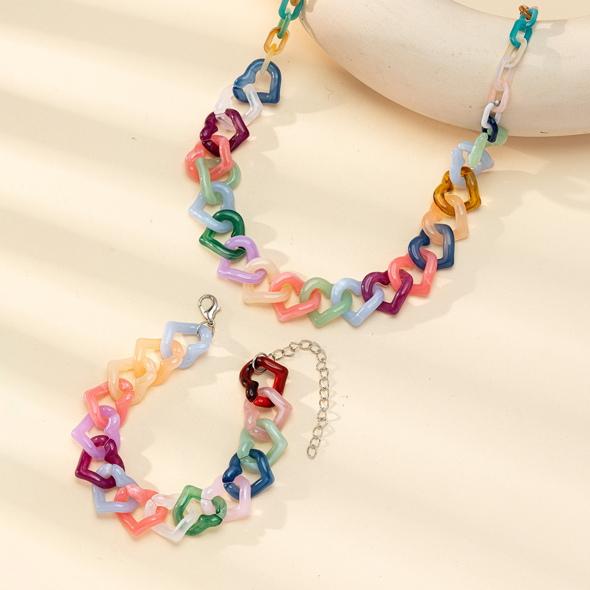 Factory direct sales of popular cross-border candy mixed color heart-shaped acrylic necklaces and bracelets from Europe and America, trendy and fashionable jewelry for women