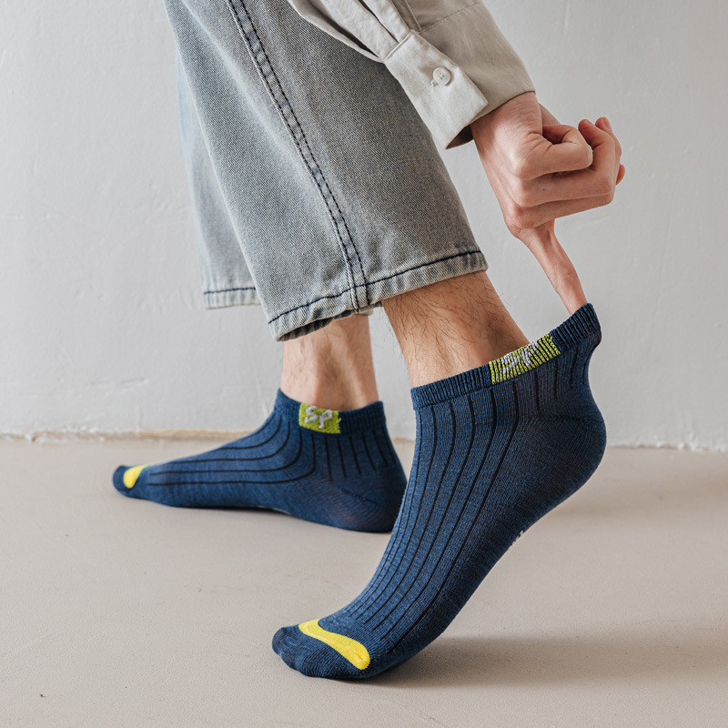 Men's Korean short socks, summer deodorizing, sweat-absorbing, breathable, student sports sp fabric label, low-top, shallow-mouthed boat socks for men details Picture