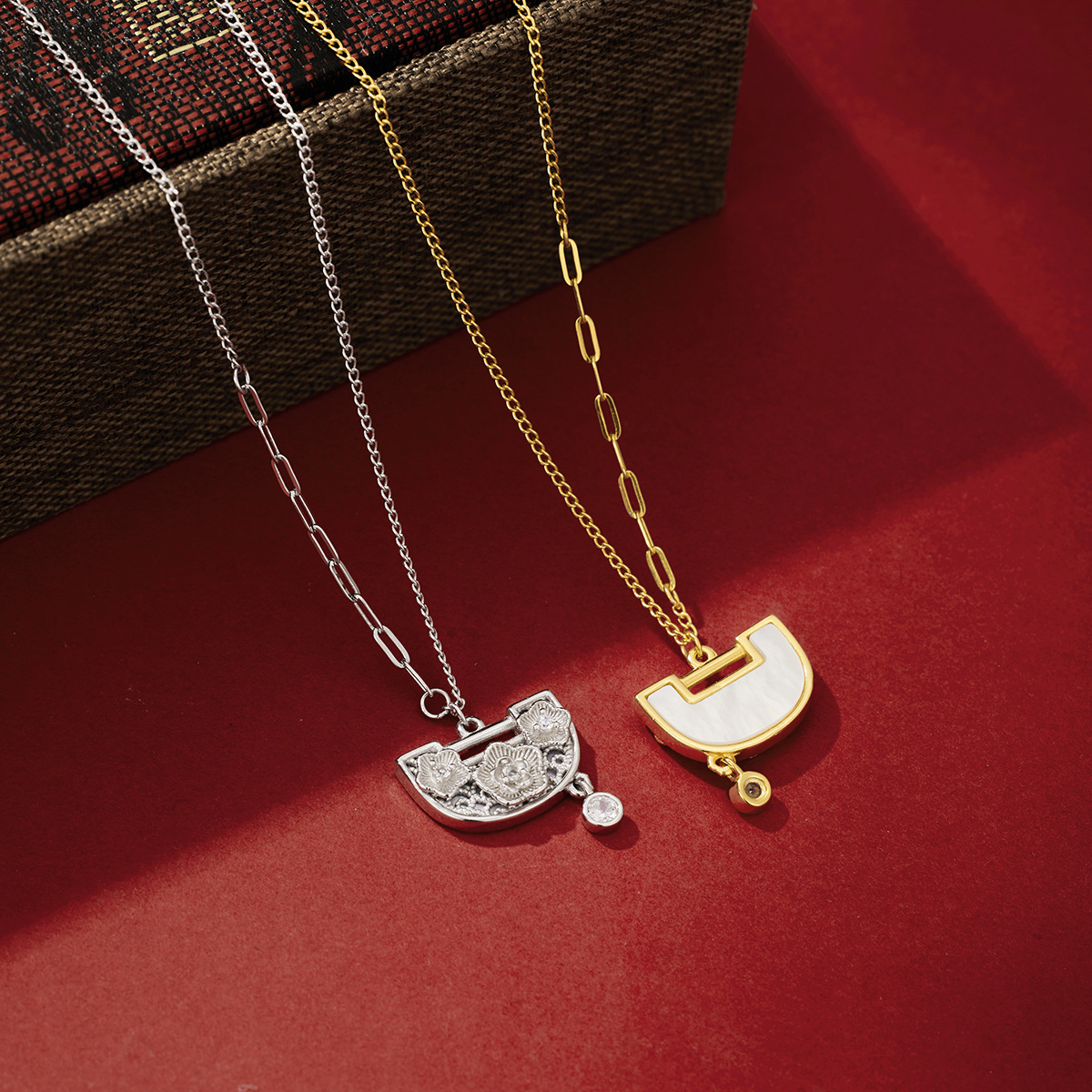S925 Silver Creative Design National Trend Silver gold-plated ancient Method Peony Small Lock Bag Necklace, Peony flower silk shell lock Pendant Application Scenario