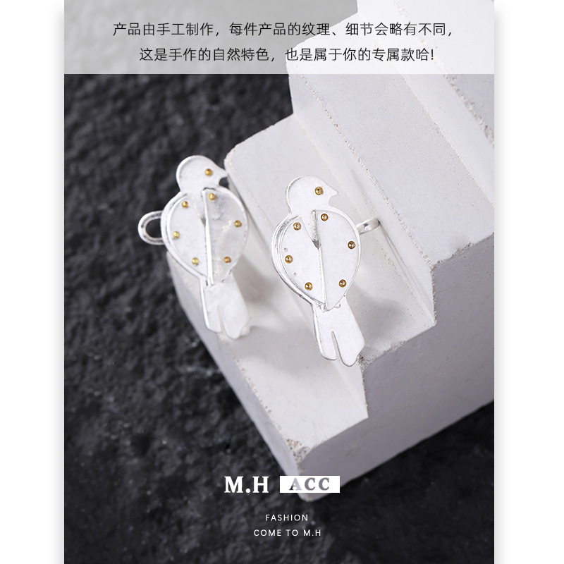 A women's waistband adjustable buckle in the shape of a letter letter bird, a retro and luxurious adjustable accessory for the waist Application Scenario