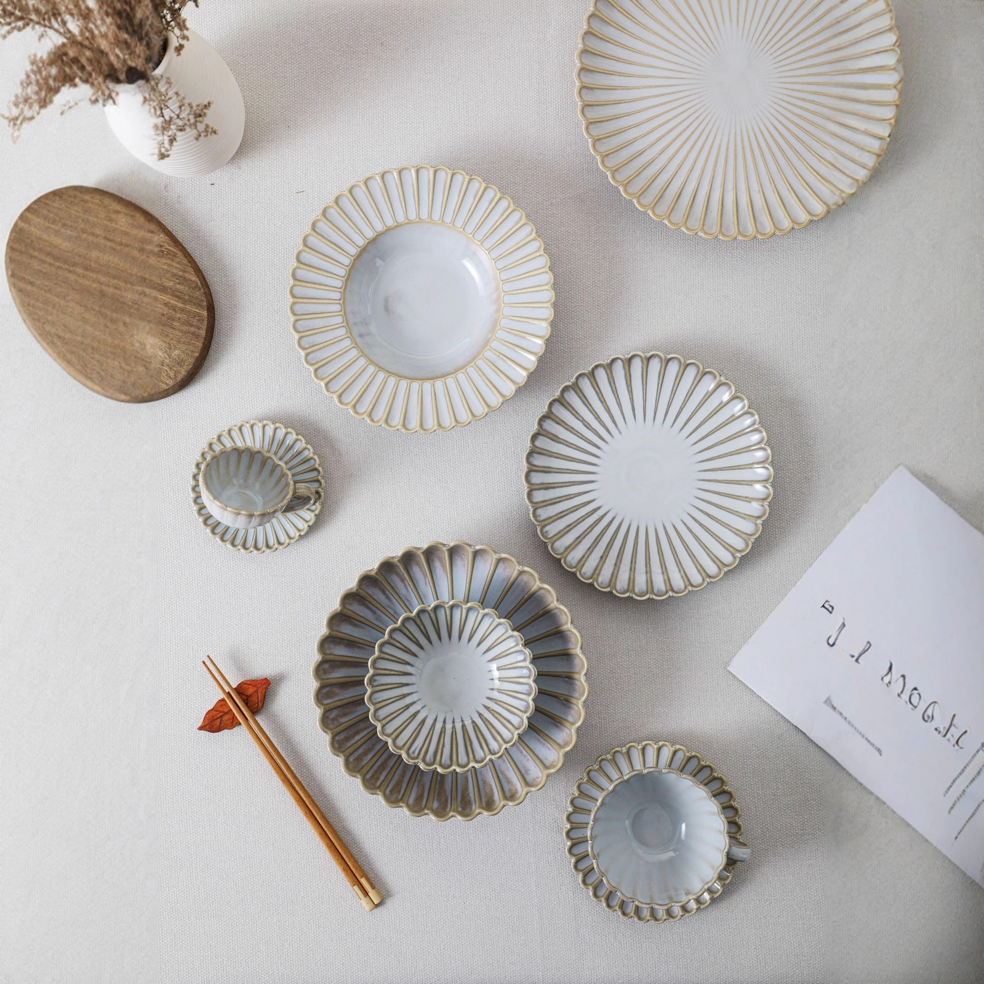 Customized cross-border retro white uniform glazed chrysanthemum petal tableware, Nordic style wholesale household bowls, plates, coffee cups and saucers tableware details Picture