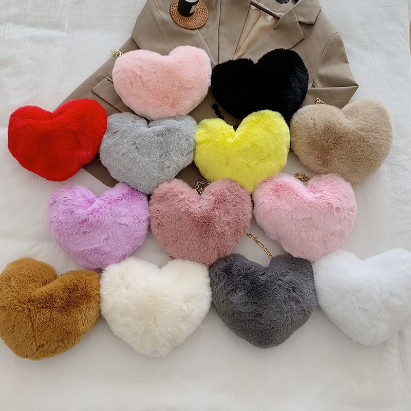 Solid-color plush heart bag, new winter 2024 fashion chain crossbody bag, single-shoulder furry armpit bag for women's cross-border travel