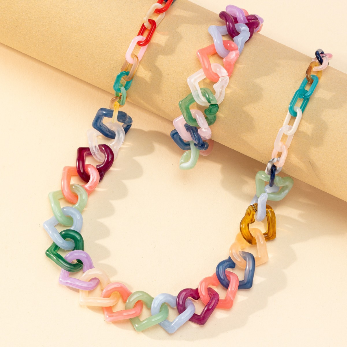 Factory direct sales of popular cross-border candy mixed color heart-shaped acrylic necklaces and bracelets from Europe and America, trendy and fashionable jewelry for women Specification image