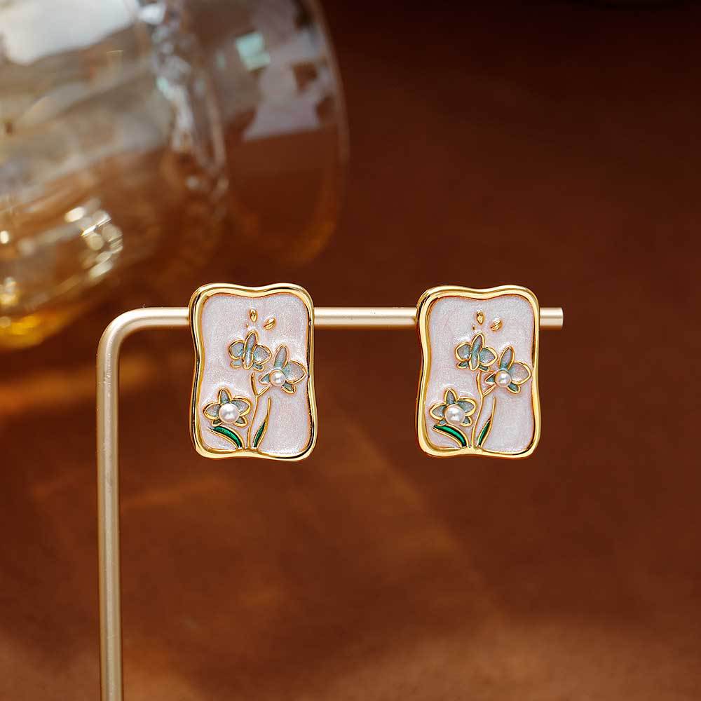 Hyacinth Monet Garden Oil Painting Style enamel earrings, women's flower stud earrings, original design, retro Hong Kong style earrings Application Scenario