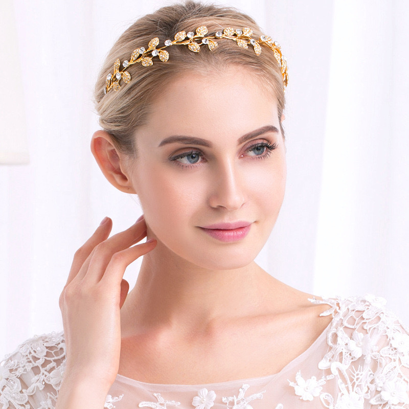 New original cast copper and diamond-encrusted exquisite retro bride's headwear, forest-themed golden leaf garland, hairband, crown and performance hair accessory details Picture