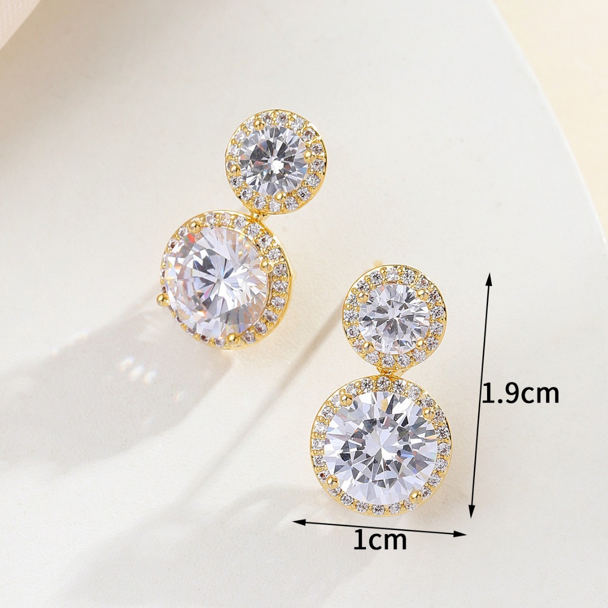 Fashionable super flash zircon earrings, women's ins high-end feel, real gold plated 925 silver needle earrings, quality earrings manufacturer wholesale Application Scenario