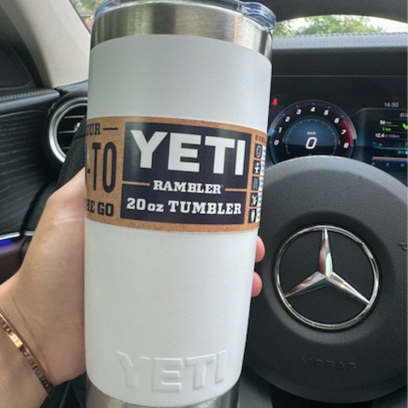 304 stainless steel insulated ice cup, 30oz large-capacity double-layer insulated cup, 20ozYETI car cup strap Application Scenario