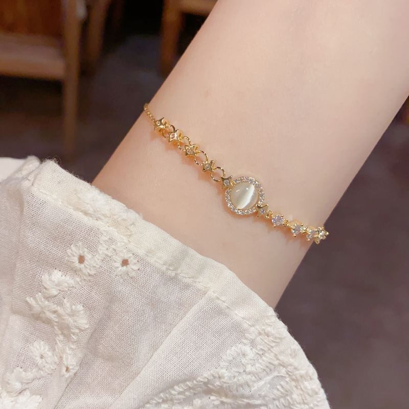 Korean-style, fashionable and simple diamond-encrusted cat's eye stone circular bracelet, personalized, light luxury, versatile and high-end jewelry wholesale details Picture