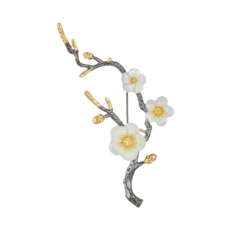 Fashionable and light luxury two-color golden plum flower brooch, light luxury and high-end shell flower brooch, new retro and elegant women's brooch Item Picture
