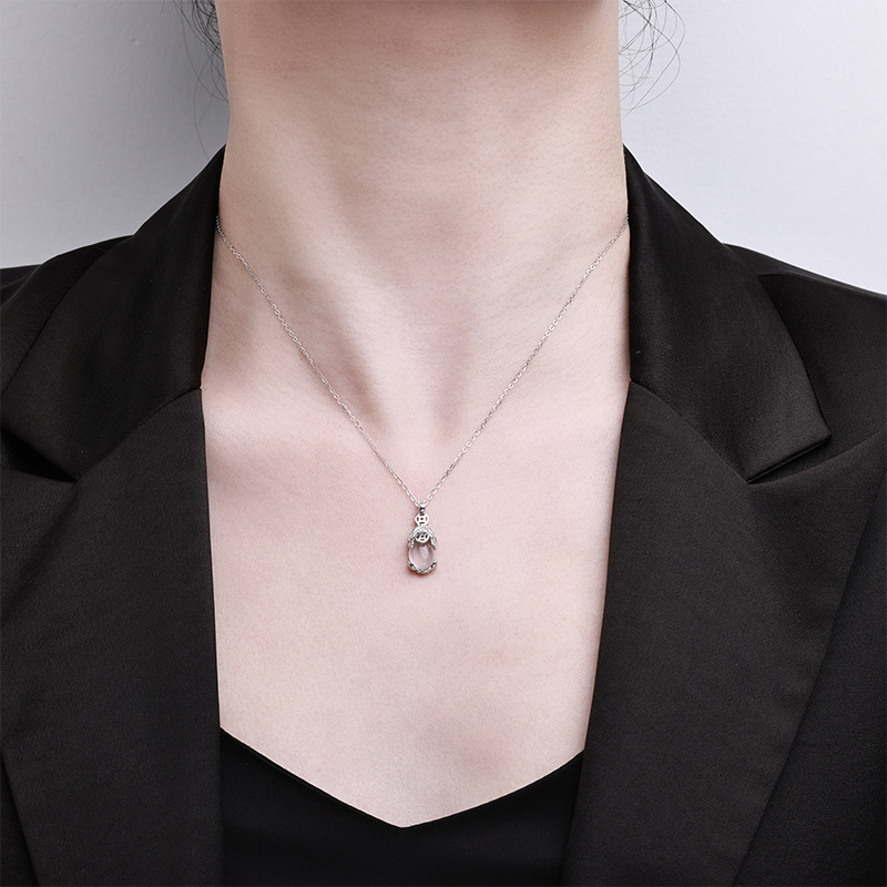 s925 pure silver chalcedony white PI Xiu pendant for women, simple and elegant, fashionable and versatile necklace, collarbone chain, Valentine's Day gift Specification image