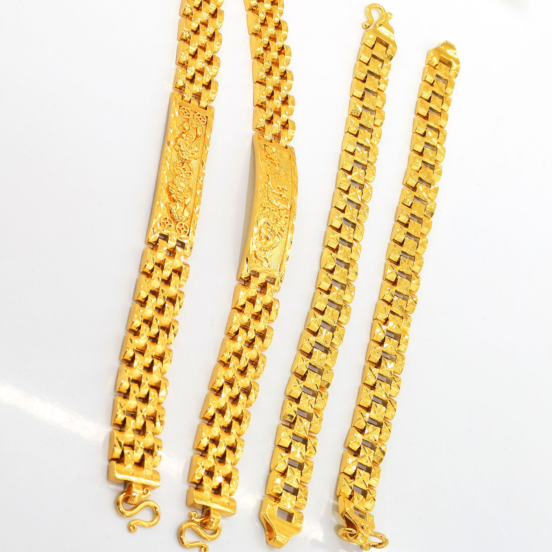 Xiangyunlong PI Xiu Long Feng brand bracelet for men, a light luxury and fashionable copper gold-plated watch bracelet accessory full figure