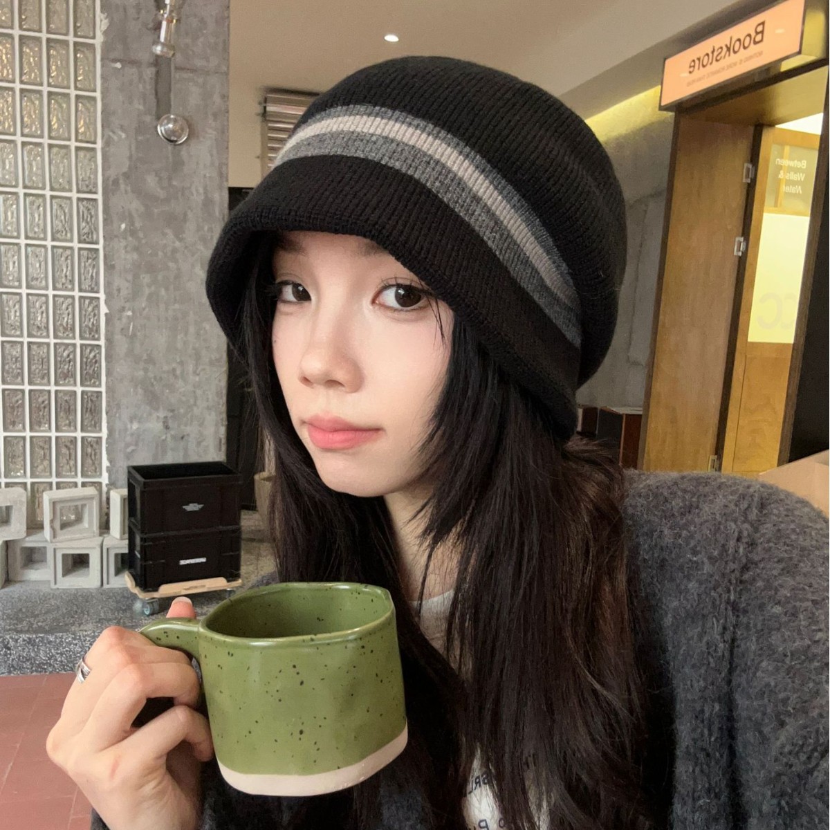 The new Korean style ins color-blocking knitted fisherman's hat for autumn, a warm striped woolen hat, a large plate that shows off the face, and a small pile hat Specification image
