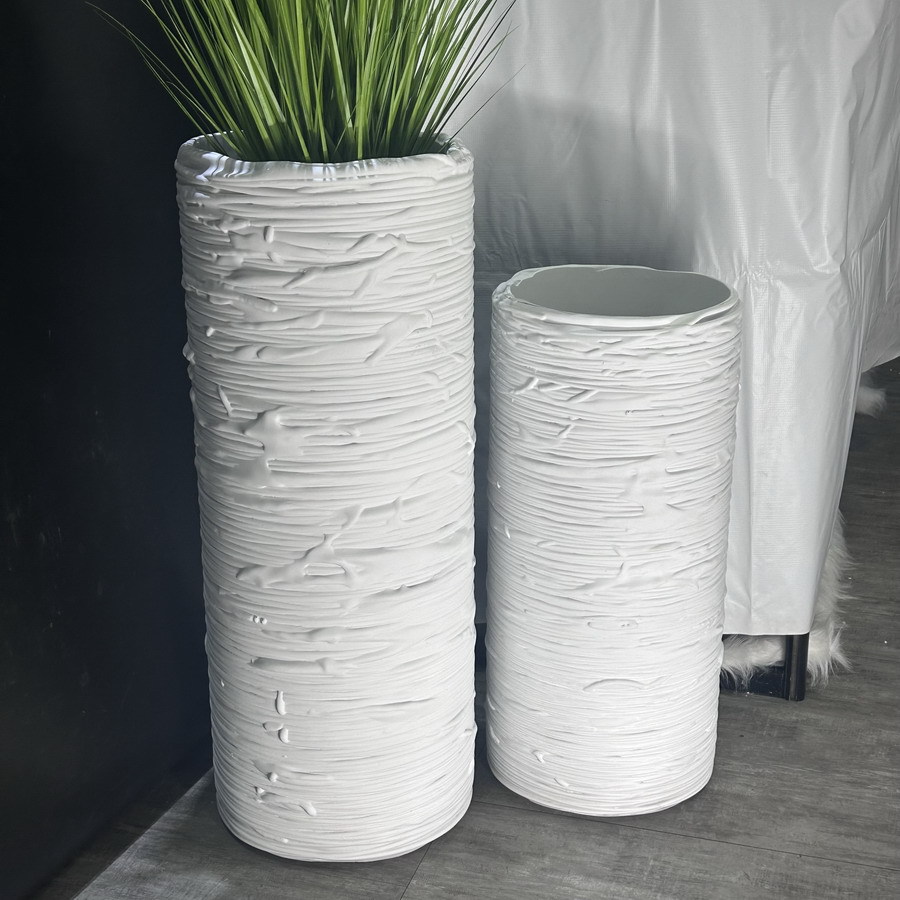 A new simple and elegant fiberglass floor-standing ceramic vase, an expensive soft decoration item for office rooms
