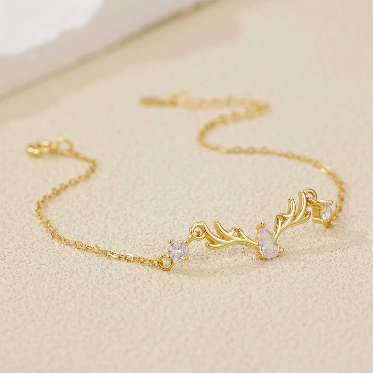 The "One Deer with You" bracelet is a light luxury fashion for women. The "One Deer with You" antler bracelet exudes a simple yet sophisticated charm Application Scenario
