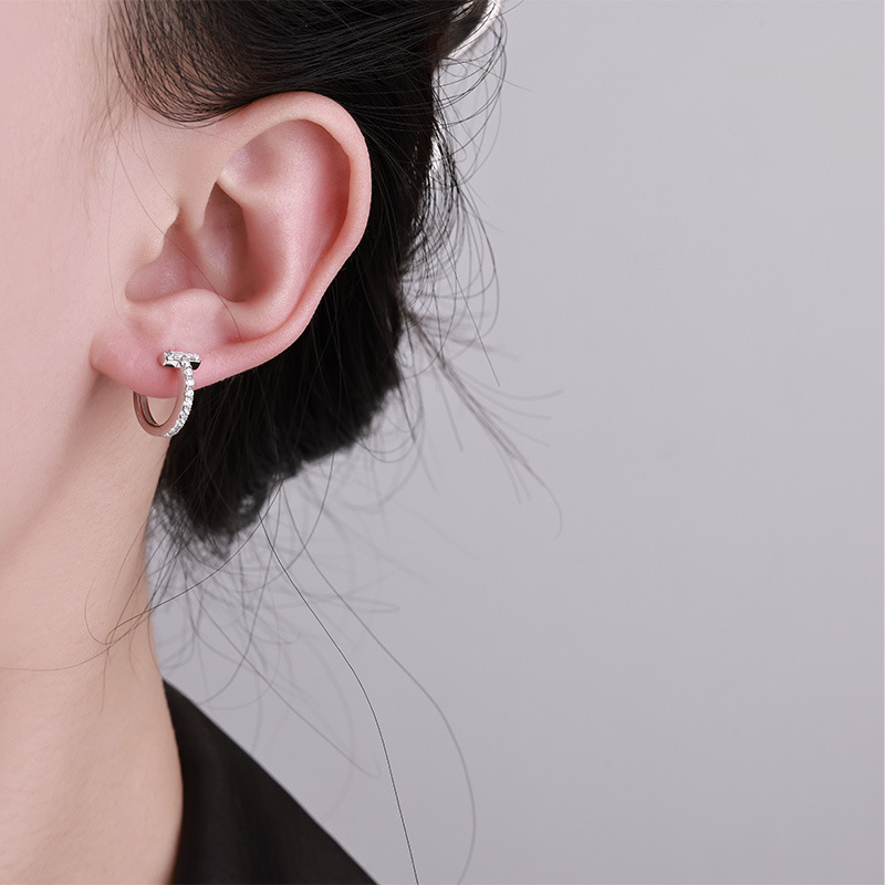 Zhuoheng s925 sterling silver, niche letter T circle design earrings, versatile, light luxury and simple ear stud details Picture
