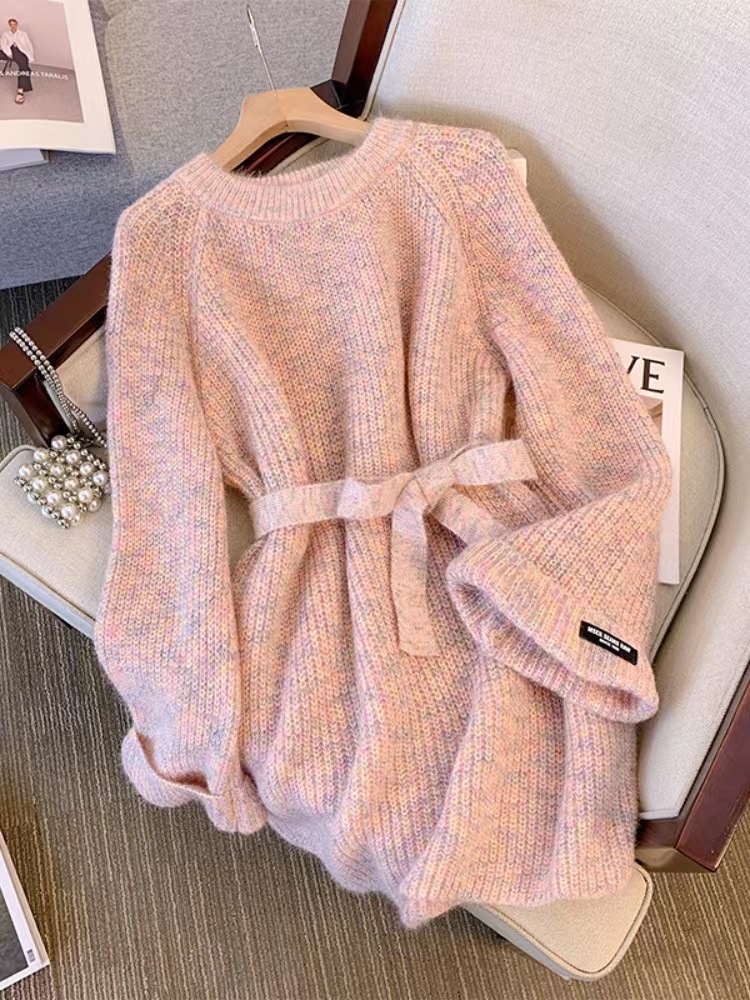 Korean large-sized round-neck knitted sweater for autumn women's wear, laid-back style, slightly plump girls look slimmer, mid-length waist-cinching pullover sweater details Picture