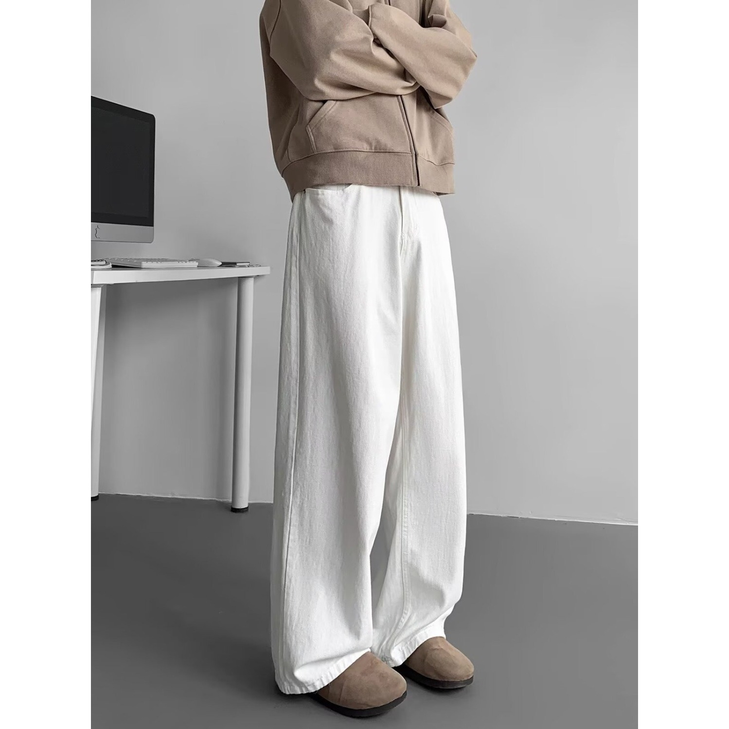 White jeans, a loose, casual and versatile American retro floor-length wide-leg straight-leg long pants for men's spring and autumn fashion Application Scenario