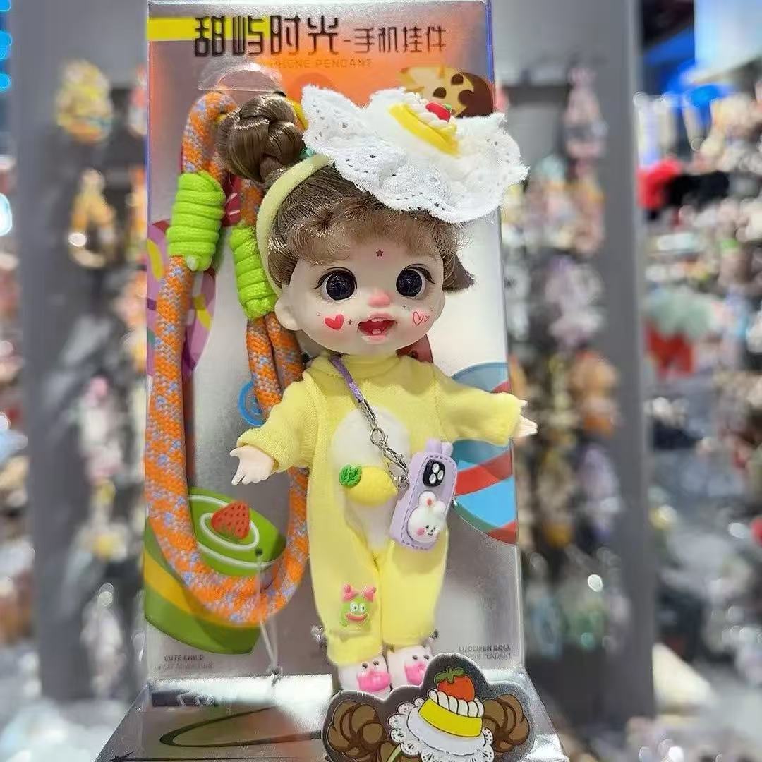 Girl Fen's creative and fashionable mobile phone pendant, vinyl doll, cute pendant, doll figurine, gift figurine Specification image