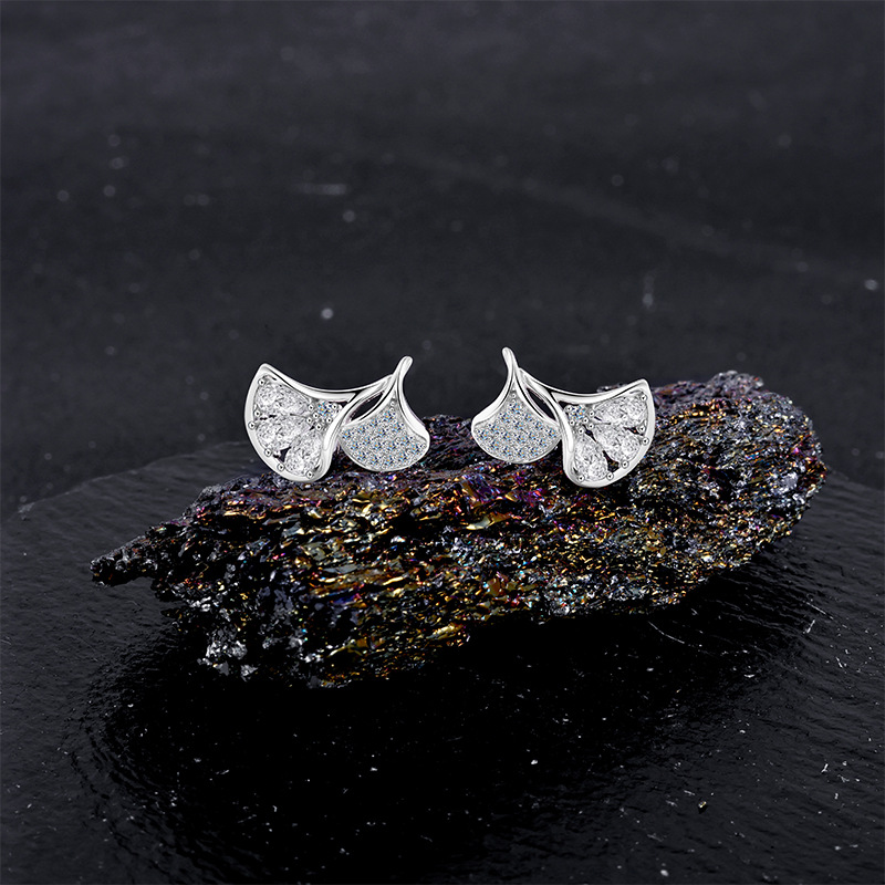 Zhuoheng selects the 2026 new diamond-encrusted ginkgo leaf women's niche and simple earrings, elegant and design-savvy earrings, s925 sterling silver stud earrings details Picture