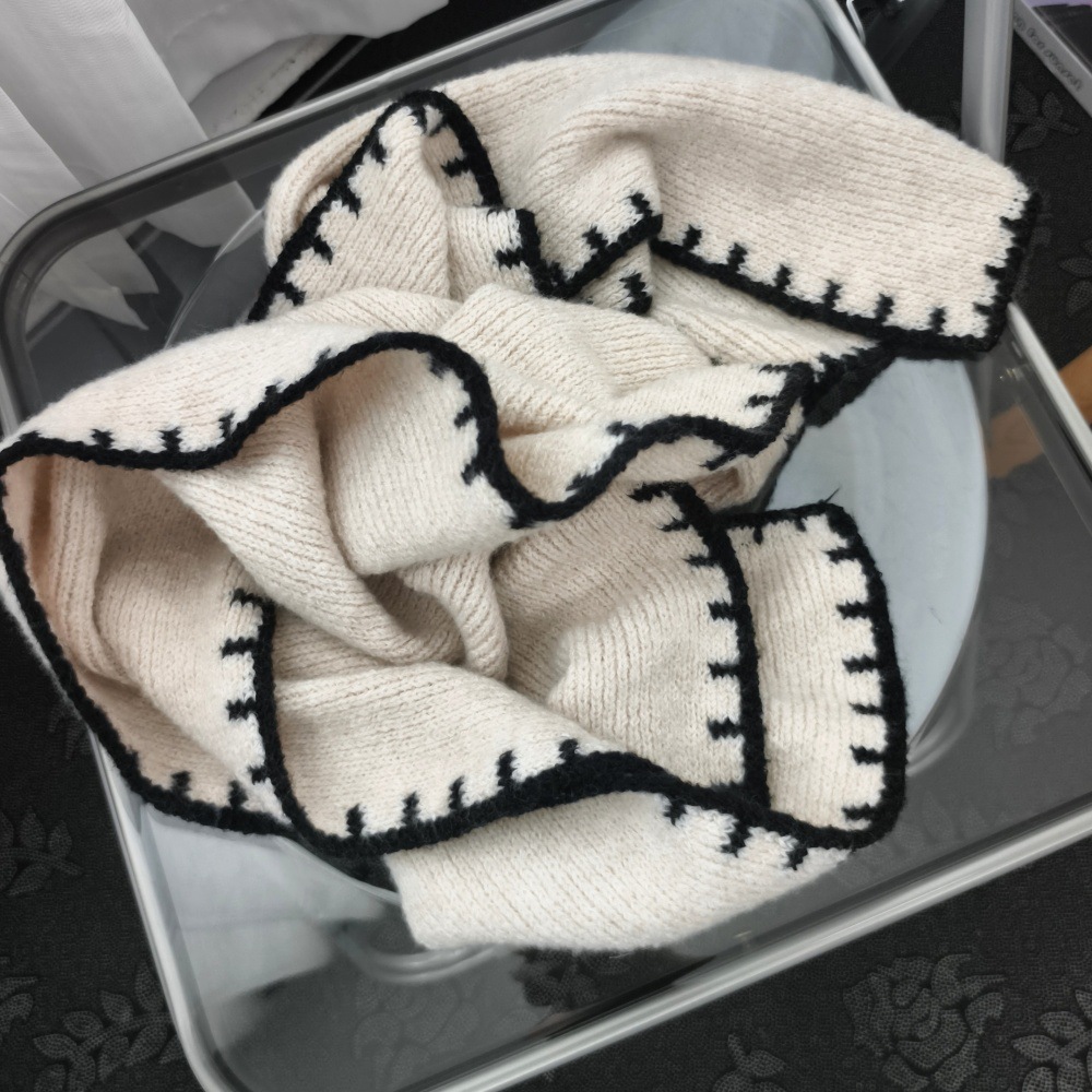 One-piece consignment for the new and cute Korean style scarves of Wooltouch in autumn and winter, suitable for both women and men. Wholesale from the school style street stall Application Scenario