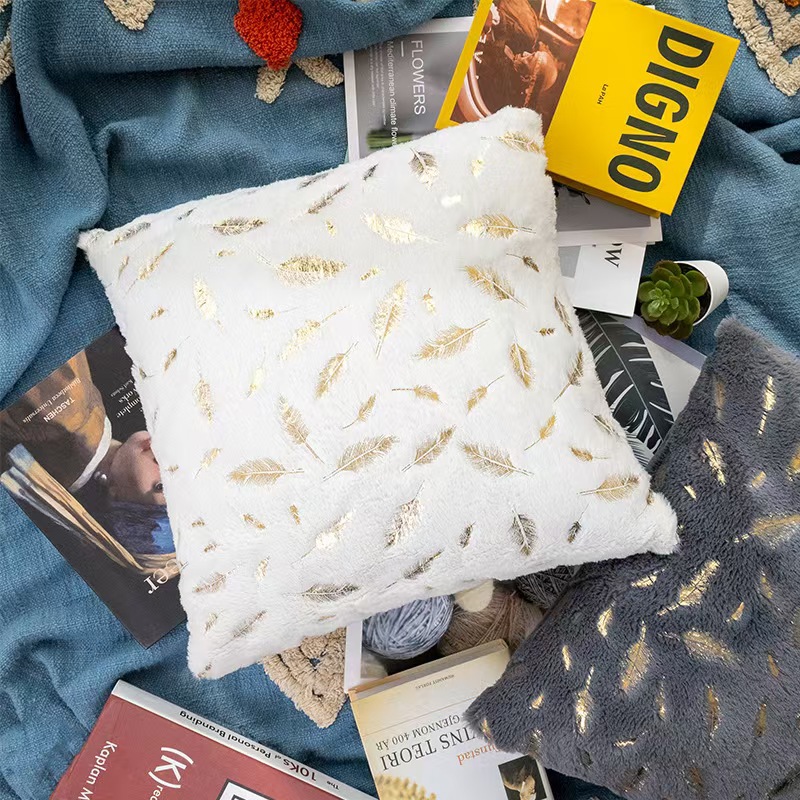 Beige gilded feather cushions, light luxury living room sofa cushions, decorative cushions, modern and simple home cushions Application Scenario