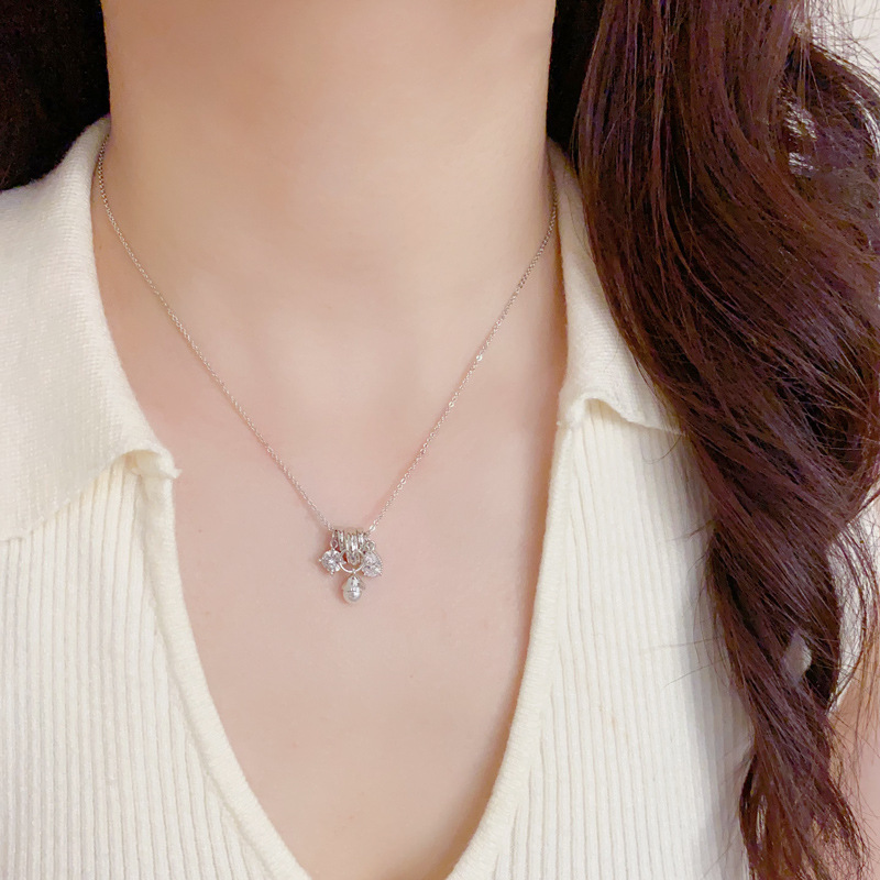 European and American cross-border personalized and fashionable design sense diamond-encrusted water drop pearl pendant necklace, simple and elegant, super sparkling collarbone chain Application Scenario