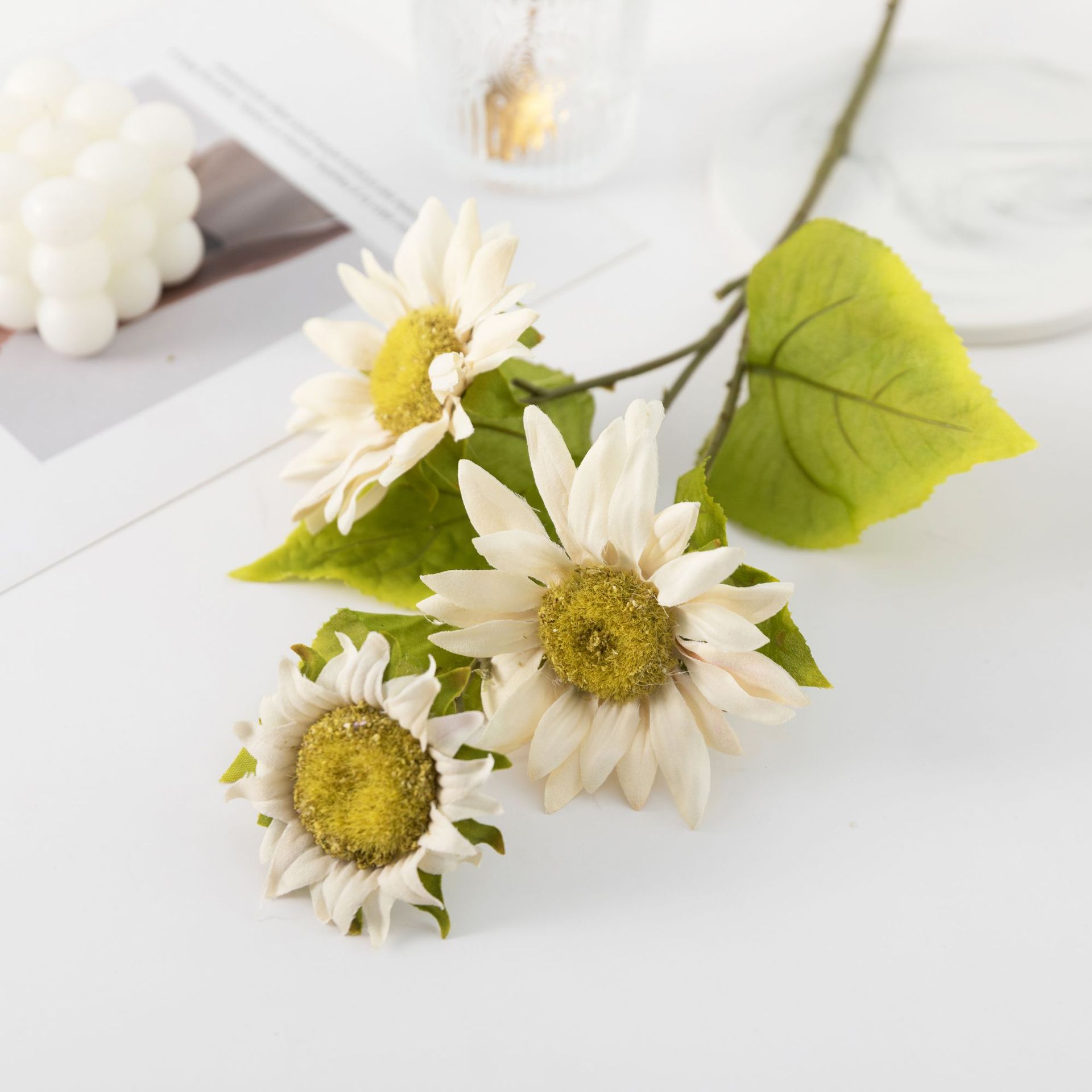 Artificial flower wedding sunflowers, artificial sunflowers, outdoor wedding decoration, artificial flower ornaments, wholesale of handcrafted artificial flowers Application Scenario