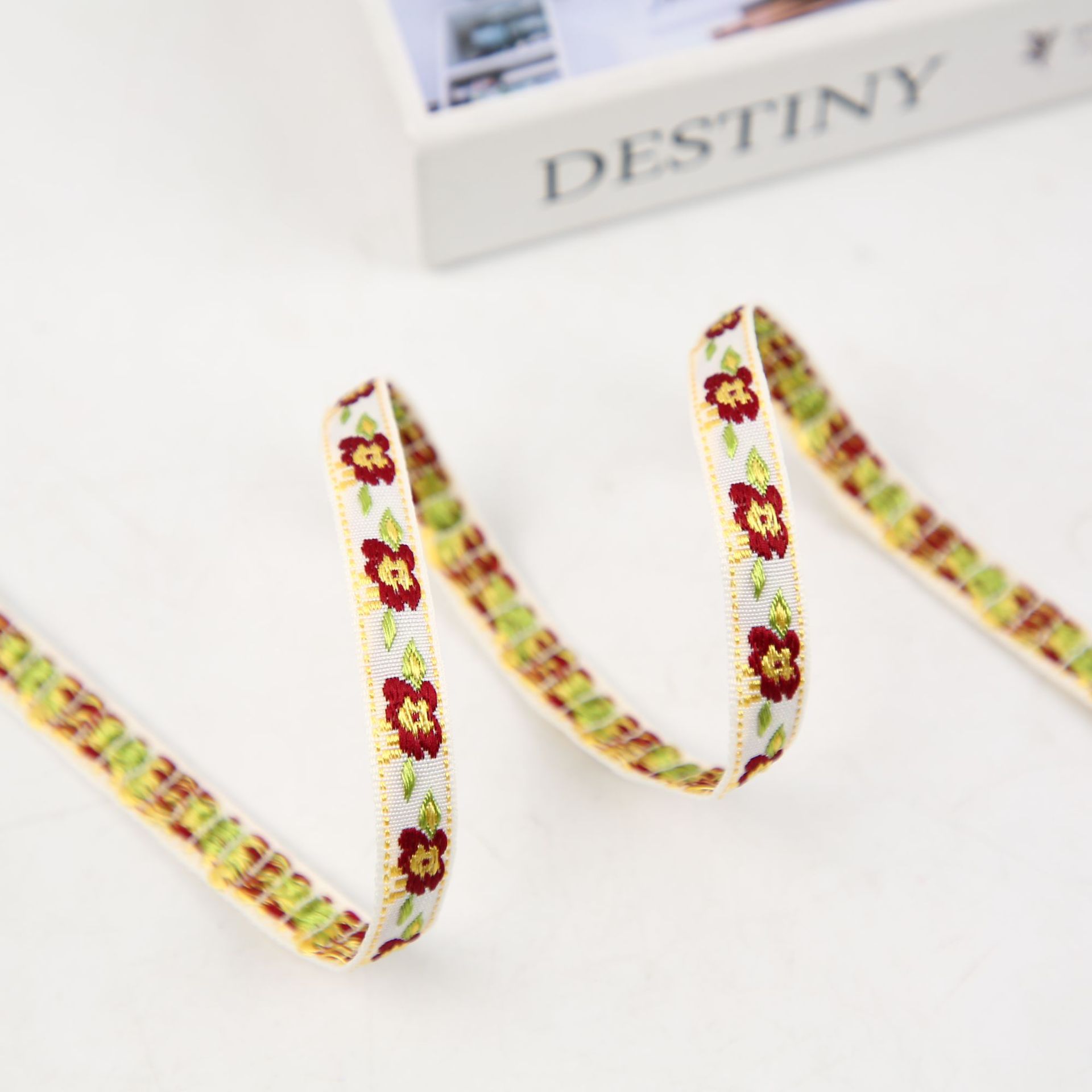 تحمل الشعيرات الوطنية من طراز 1 CM، والشعر، والقماش الوطني، والملابس الوطنية details Picture