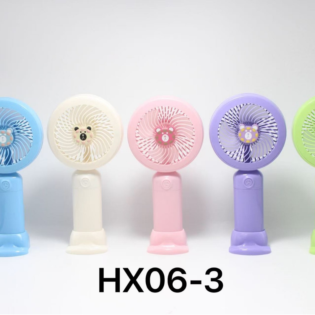 طراز HXX06-3 الجديد الذي يحتوي على ثلاث عجلات من طراز HXX06-3، ويحمل مروحة صغيرة ذات سطح مكتبي ذات قاعدة، رياح خفيفة في الهواء الطلق details Picture