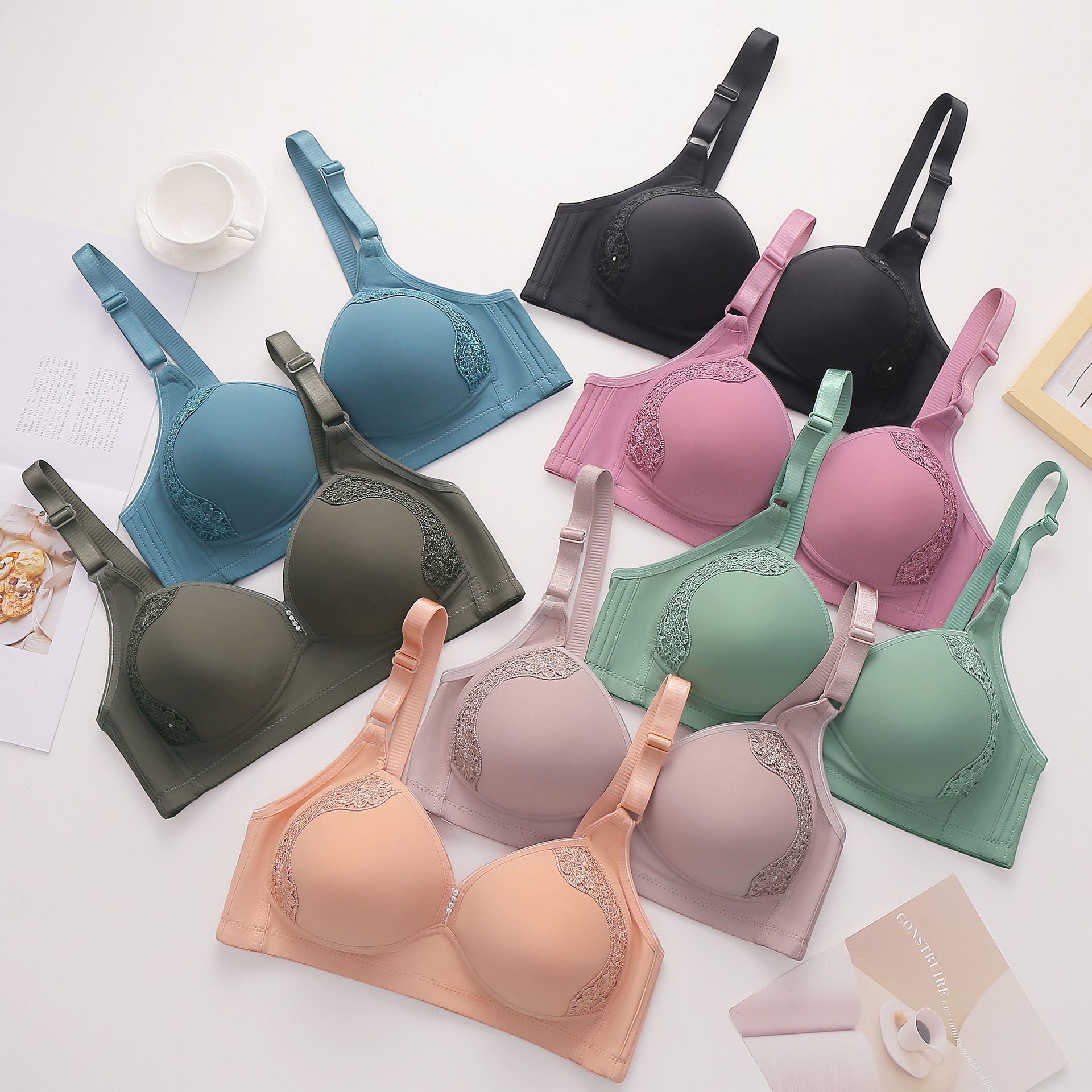 We are in stock of large-sized, thin polyamide three-breasted underwear bras for middle-aged and elderly people without steel rims full figure