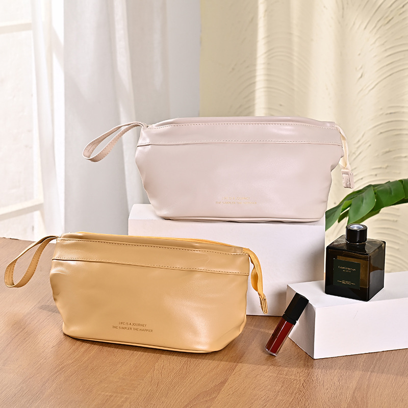 Cosmetic bag with high appearance level, portable and hand-held skin care and cosmetics storage bag, large capacity, high-end feel, cloud shape Application Scenario
