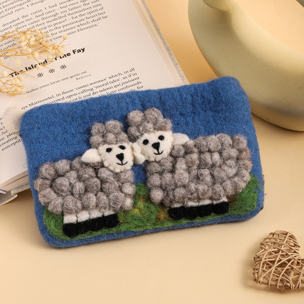 Cute wool felt coin purse, little sheep coin purse, mobile phone card case, clutch bag, personalized, artistic and retro storage bag Specification image