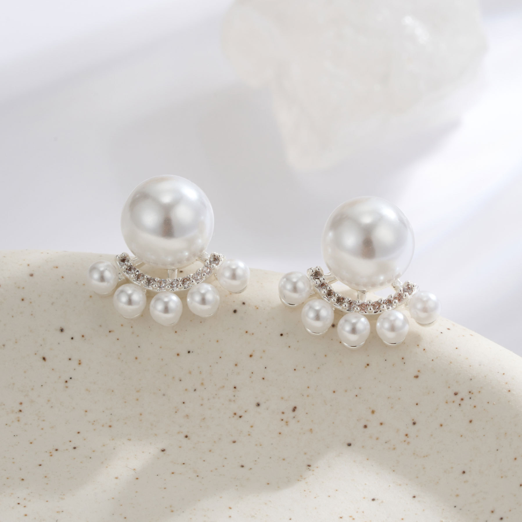 French light luxury fan-shaped staggered pearl stud earrings, copper alloy inlaid with zirconium s925 silver needle, high-end, fashionable and versatile earrings details Picture