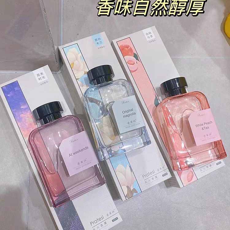 The women's perfume in the aroma bottle is delicate, fresh and leaves a long-lasting fragrance