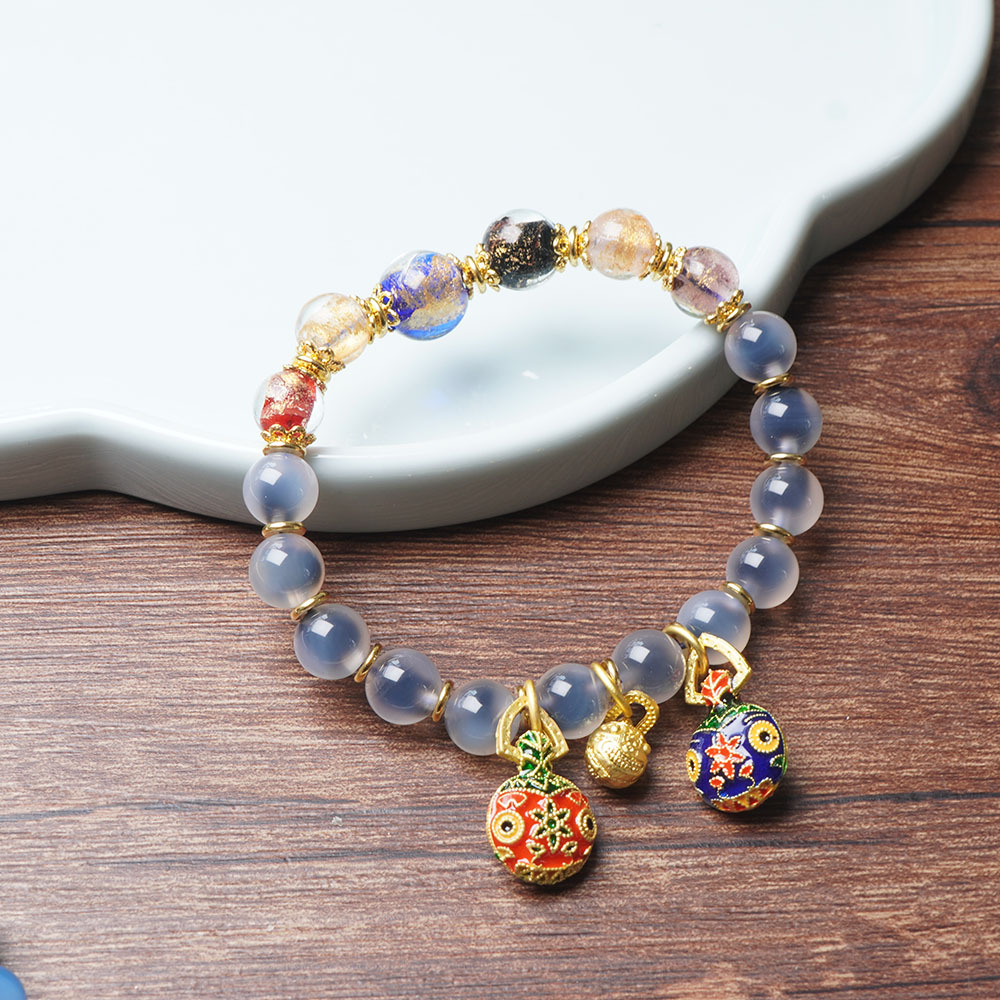 Natural sugar heart agate gold foil glass beaded bracelet for women, retro gold-devouting beast pendant, cultural play bracelet, accessories Application Scenario