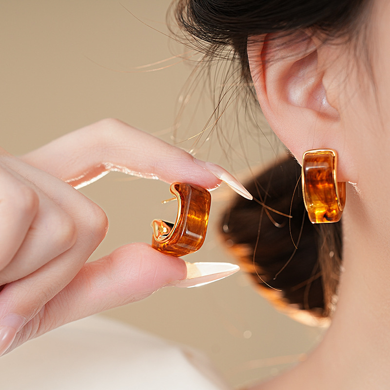 Retro Hong Kong-style amber and agate earrings, elegant geometric square ear rings, simple and fair, high-end women's stud earrings