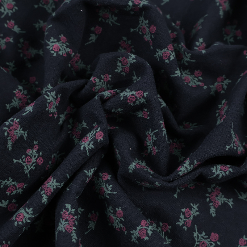 现货全棉染底印花面料铁线莲碎花布女装衬衫半身裙荷叶边衬衫面料细节图