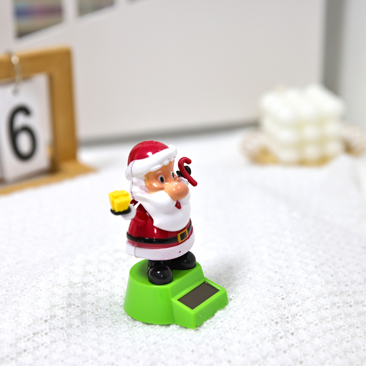 Cross-border best-selling solar-powered car ornaments, automatic rocker, Christmas holiday gift blind boxes, Santa Claus accessories Specification image