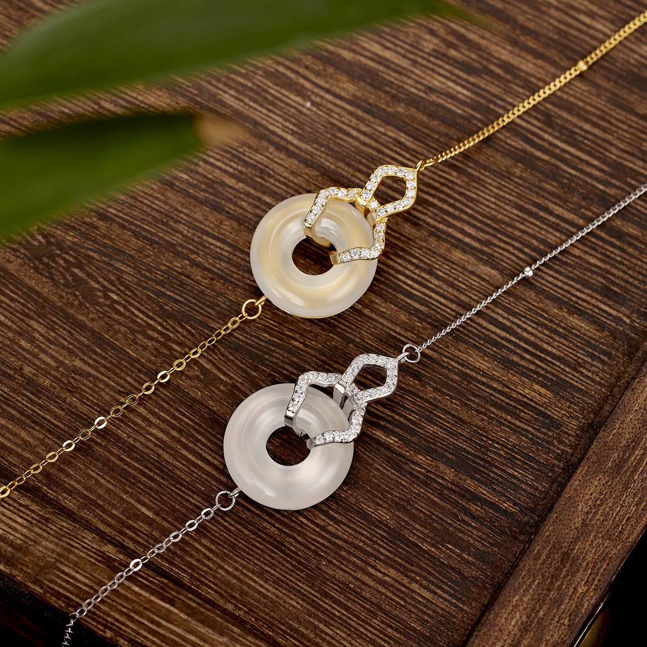 S925 Silver-white agate Palace Master Peace Pendant Women's bracelet, chalcedony gourd fashionable light luxury style zircon jewelry full figure