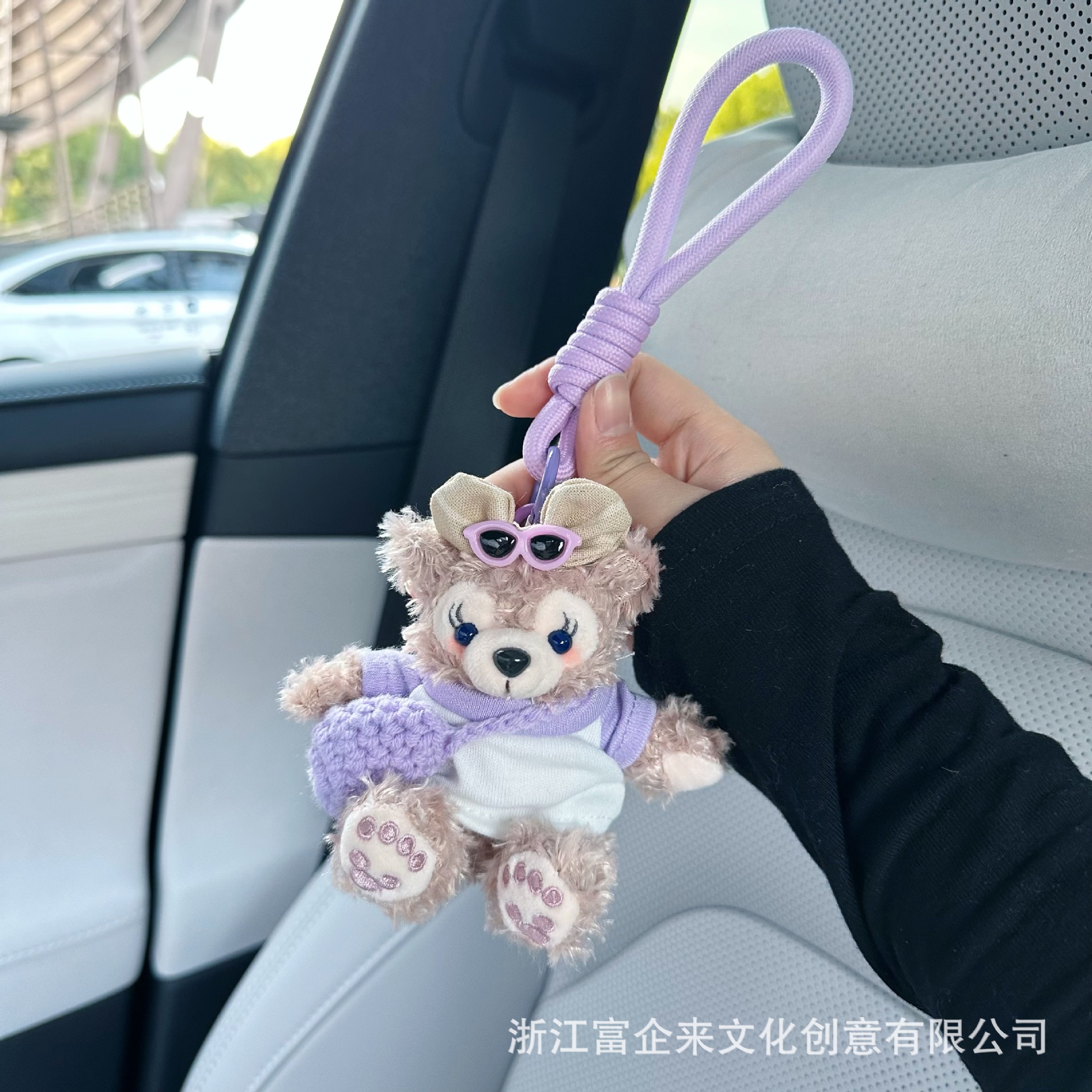 Fuqilai cartoon Shirley Rose pendants, fluffy plush dolls, car keychains, cute bag pendants wholesale Application Scenario