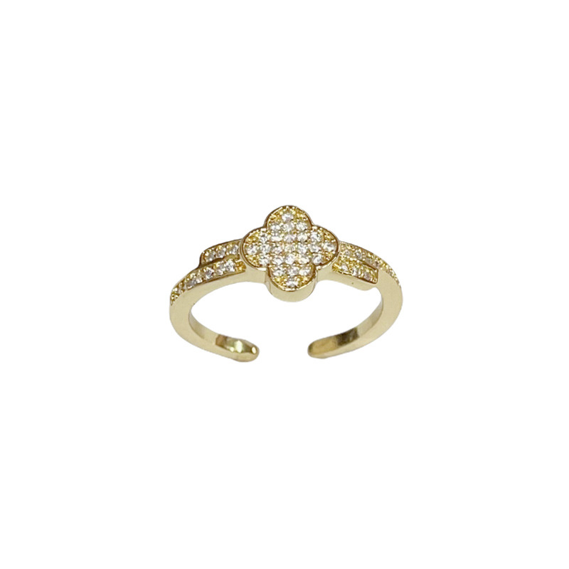 A niche, light luxury and fashionable full-diamond four-leaf flower open-mouth ring, exquisite, versatile for daily commuting, high-end and super dazzling index finger ring Application Scenario